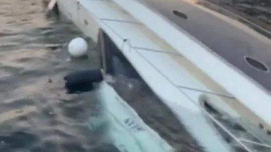 Bebek'te lüks tekne sulara gömüldü