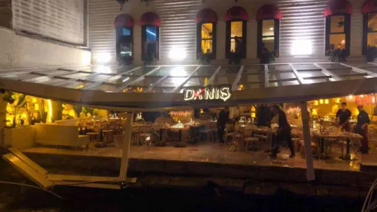 Bebek'te restoranın balkonu çöktü: 4 yaralı