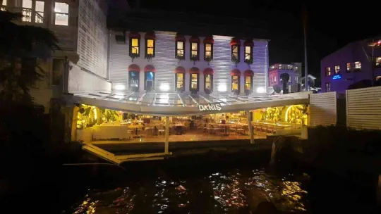 Bebek'te restoranın balkonu çöktü: 4 yaralı