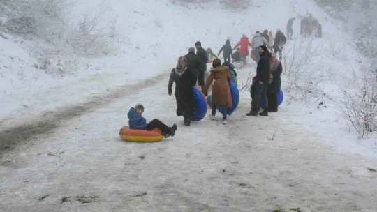 Beklenen kar gelince vatandaşlar soluğu Kartepe'de aldı