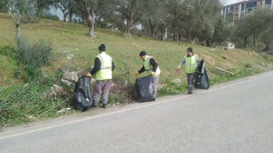 Belediye'den uyarı 'Yol kenarlarına küçükte olsa çöp atmayın'