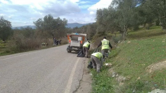 Belediye'den uyarı 'Yol kenarlarına küçükte olsa çöp atmayın'