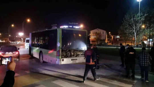 Belediye otobüsü alevlere teslim oldu