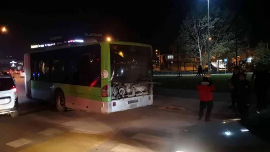 Belediye otobüsü alevlere teslim oldu