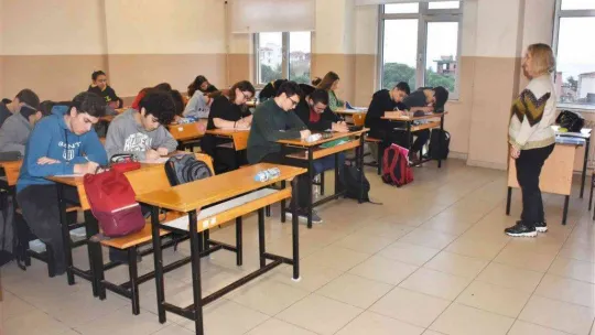 Belediyeden üniversite adaylarına ücretsiz deneme sınavı