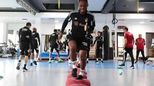 Beşiktaş günün ilk idmanını tamamladı