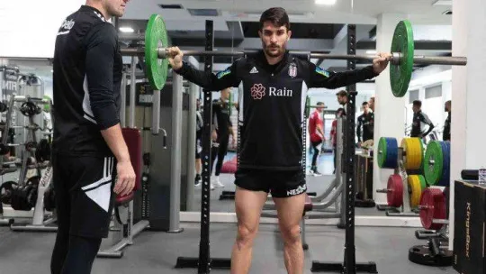 Beşiktaş günün ilk idmanını tamamladı