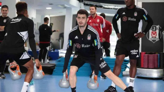 Beşiktaş günün ilk idmanını tamamladı