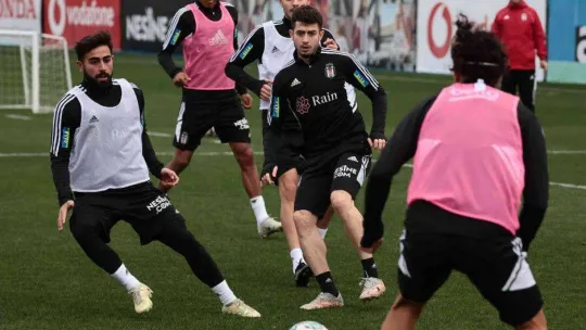 Beşiktaş günün ilk idmanını tamamladı
