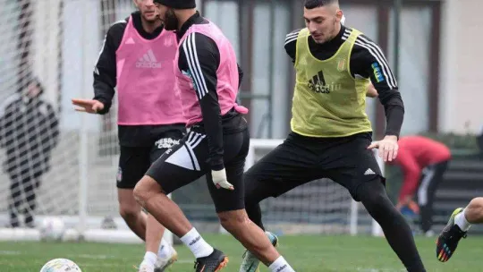 Beşiktaş günün ilk idmanını tamamladı