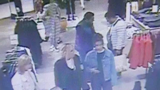 Beşiktaş'ta ünlü AVM'de hırsızlık: Turistin çantasındaki bin 200 doları çaldılar