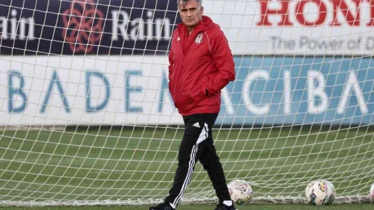 Beşiktaş yeni hocası Şenol Güneş yönetiminde çalıştı