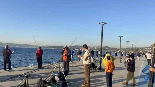 Beykoz'da 200 kişinin katıldığı 'Balık Tutma Yarışması' renkli görüntüler oluşturdu