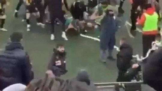 Beykoz'da amatör lig maçında kavga: Tekmeler yumruklar havada uçuştu