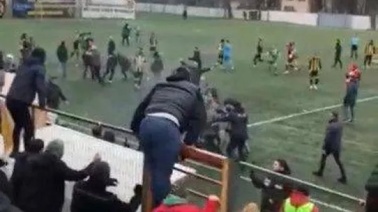 Beykoz'da amatör lig maçında kavga: Tekmeler yumruklar havada uçuştu