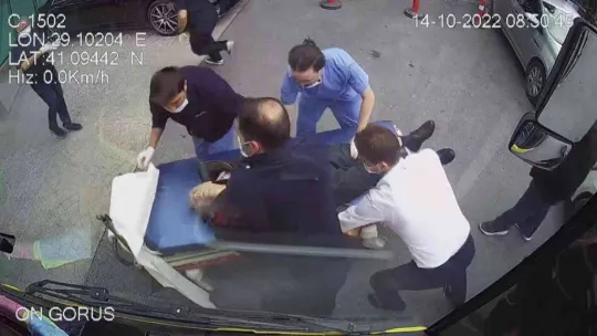 Beykoz'da İETT otobüsünde kalp krizi geçiren yolcuyu şoförün çabası da kurtaramadı