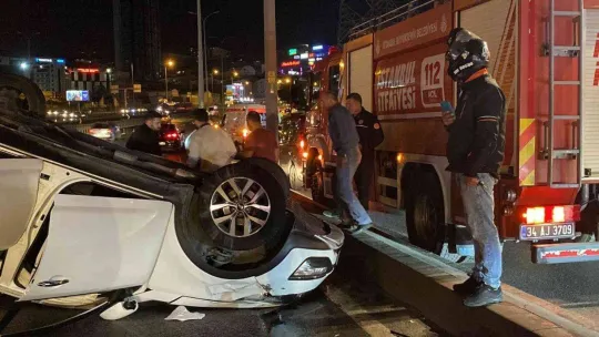 Beylikdüzü E-5 kara yolunda zincirleme trafik kazası: 4 yaralı