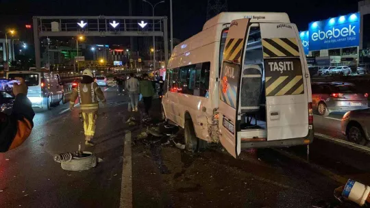 Beylikdüzü E-5 kara yolunda zincirleme trafik kazası: 4 yaralı