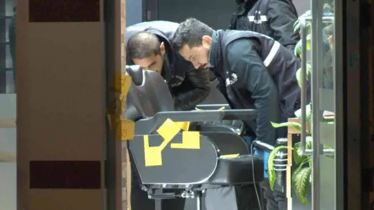 Beylikdüzü'nde erkek kuaförüne silahlı saldırı