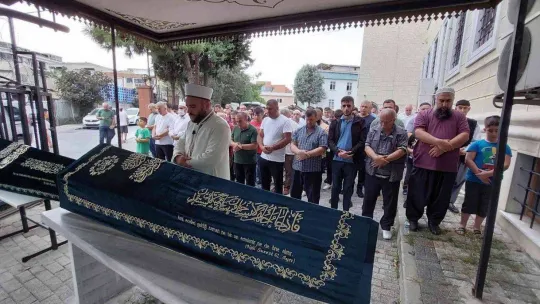 Beylikdüzü'nde katledilen iki kız kardeş son yolculuğuna uğurlandı