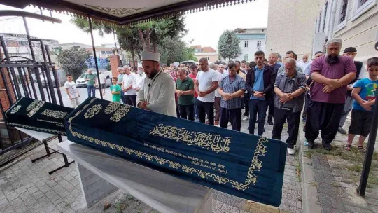 Beylikdüzü'nde katledilen iki kız kardeş son yolculuğuna uğurlandı