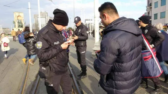 Beyoğlu'nda yılbaşı öncesi asayiş uygulaması