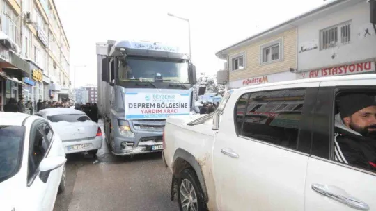 Beyşehir'den Hatay'a 6 tır dolusu yardım malzemesi ve 2 otobüs gönüllü dualarla yola çıktı