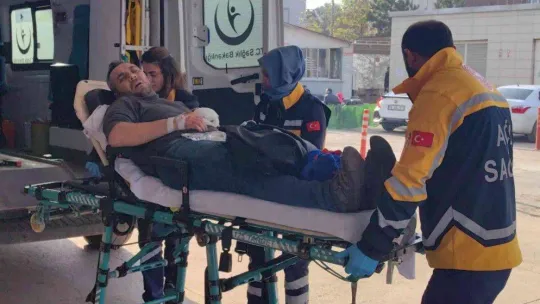 Bıçkıya ellerini kaptıran şahısın parmakları koptu