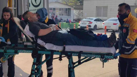 Bıçkıya ellerini kaptıran şahısın parmakları koptu