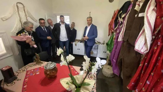 Biga Mor Salkımlı Kültür Evi açıldı