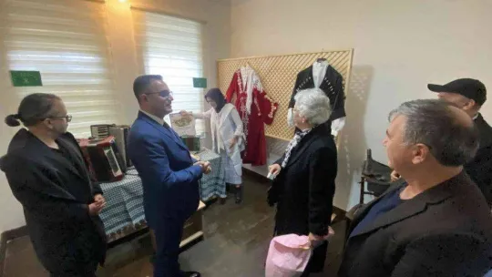 Biga Mor Salkımlı Kültür Evi açıldı