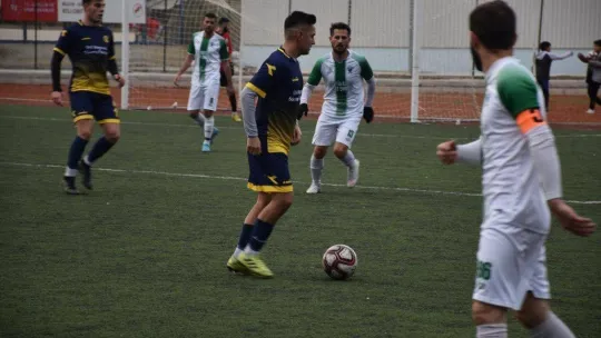 Bilecik 1. Amatör Lig'de Söğütspor ve Vitraspor'un bileği bükülemiyor