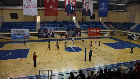 Bilecik Belediye Spor Kadın Voleybol Takımı 3: Tepebaşı Gençlik Spor: 1