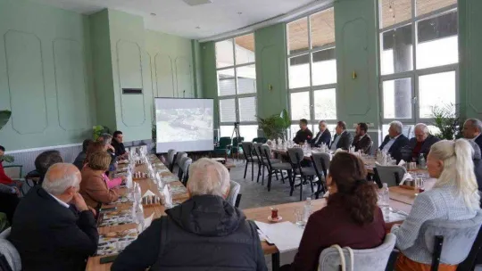 Bilecik Belediyesi altyapı projeleri hakkında bilgilendirme toplantısı yaptı