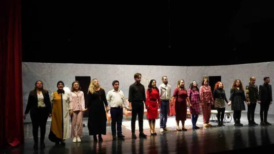 Bilecik Belediyesi Sanat Akademisi oyuncuları ayakta alkışlandı