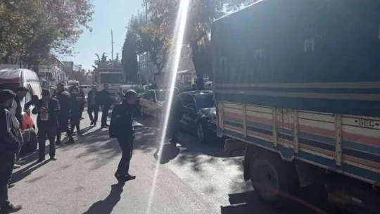 Bilecik'te 4 aracın karıştığı zincirleme trafik kazası