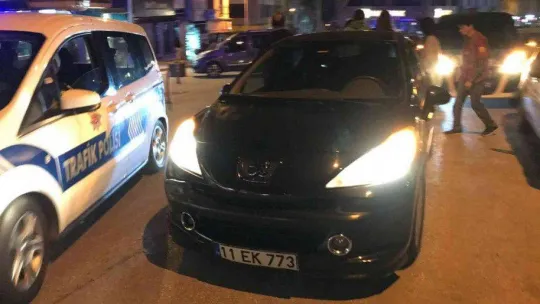 Bilecik'te aniden yola çıkan çocuğa otomobil çarptı