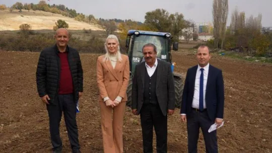 Bilecik'te ata tohumu karakılçık buğdayı toprakla buluştu
