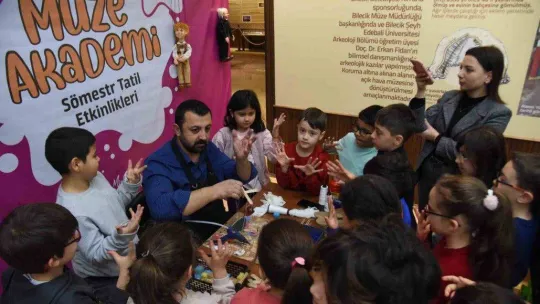 Bilecik'te çocuklar yarıyıl tatilinde kukla yaparak eğlendi