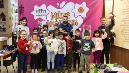 Bilecik'te çocuklar yarıyıl tatilinde kukla yaparak eğlendi