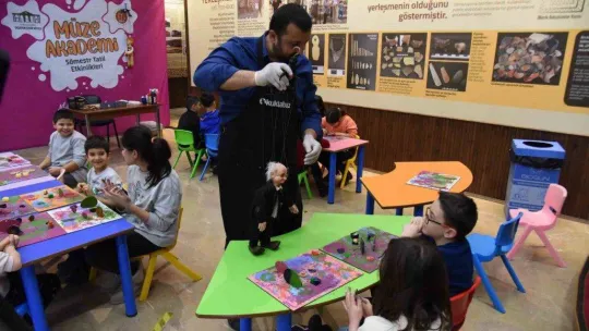 Bilecik'te çocuklar yarıyıl tatilinde kukla yaparak eğlendi