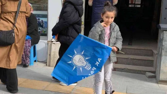 Bilecik'te Erdoğan'ı bekleyen minik çocuğun heyecanı