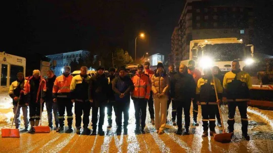 Bilecik'te karla mücadele çalışmaları sabaha kadar sürdü