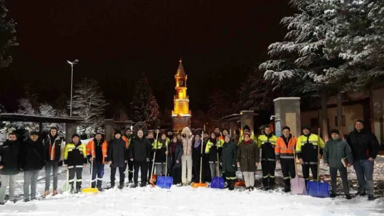 Bilecik'te karla mücadele çalışmaları sabaha kadar sürdü