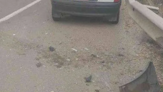 Bilecik'te otomobil bariyerlere çarptı: 1 yaralı