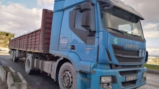 Bilecik'te otomobil ile tırın çarpışması sonucu 2 kişi yaralandı