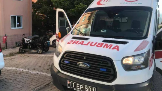 Bilecik'te seyir halindeki elektrikli motosikletin devrilmesi sonucu sürücü yaralandı