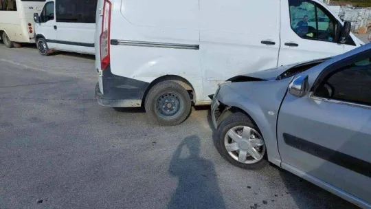 Bilecik'te yaşanan trafik kazasında 3 kişi yaralandı