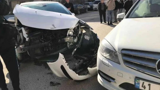 Bilecik'te yaşanan trafik kazasında 3 kişi yaralandı