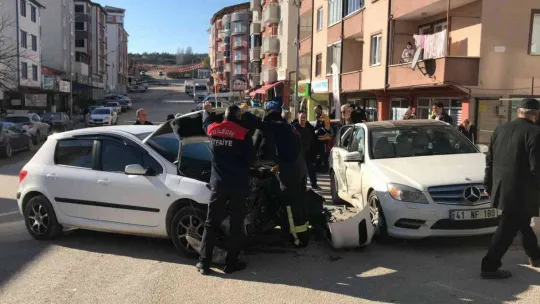 Bilecik'te yaşanan trafik kazasında 3 kişi yaralandı